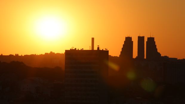 Zora, izlazak sunca Autokomanda, Voždovac, panorama Beograda centra grada, auto-put autoput