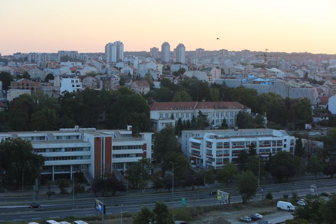 Dom Zdravlja, Opština Voždovac, Zora, izlazak sunca Autokomanda, panorama Beograda centra grada, auto-put autoput