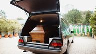 Pogrebna kola u Engleskoj dobila kaznu zbog parkiranja na vojnoj sahrani