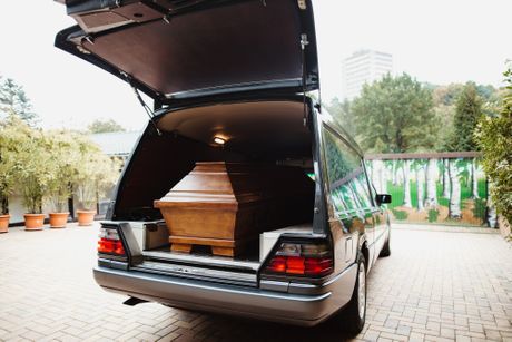 Pogrebna kola, pogrebni automobil, hladnjača