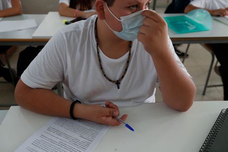 Dete, škola, maska, koronavirus Dete, škola, maska, koronavirus