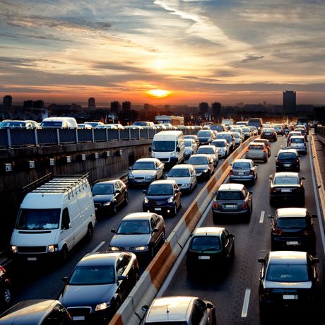 Saobraćaj, gužva na putu, automobili