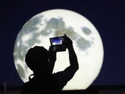 Instalacija, pun mesec, Seul