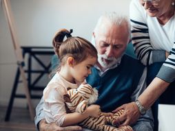 Srecna porodica, familija, baba i deda baka deka unuk, unuče