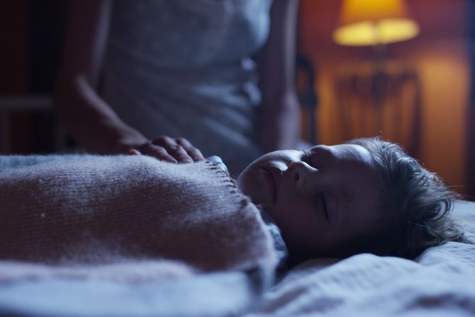 beba majka spavaju san beba majka spavaju san