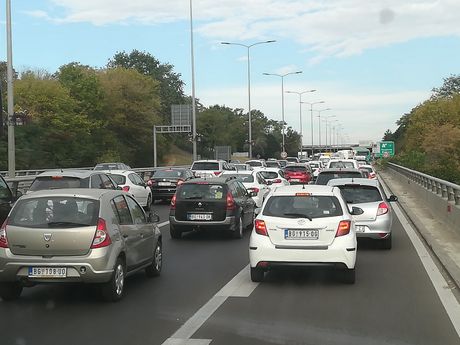 Autoput, Novi Beograd Surčin, usporen saobraćaj