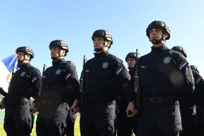 Aleksandar Vučić, policijska obuka