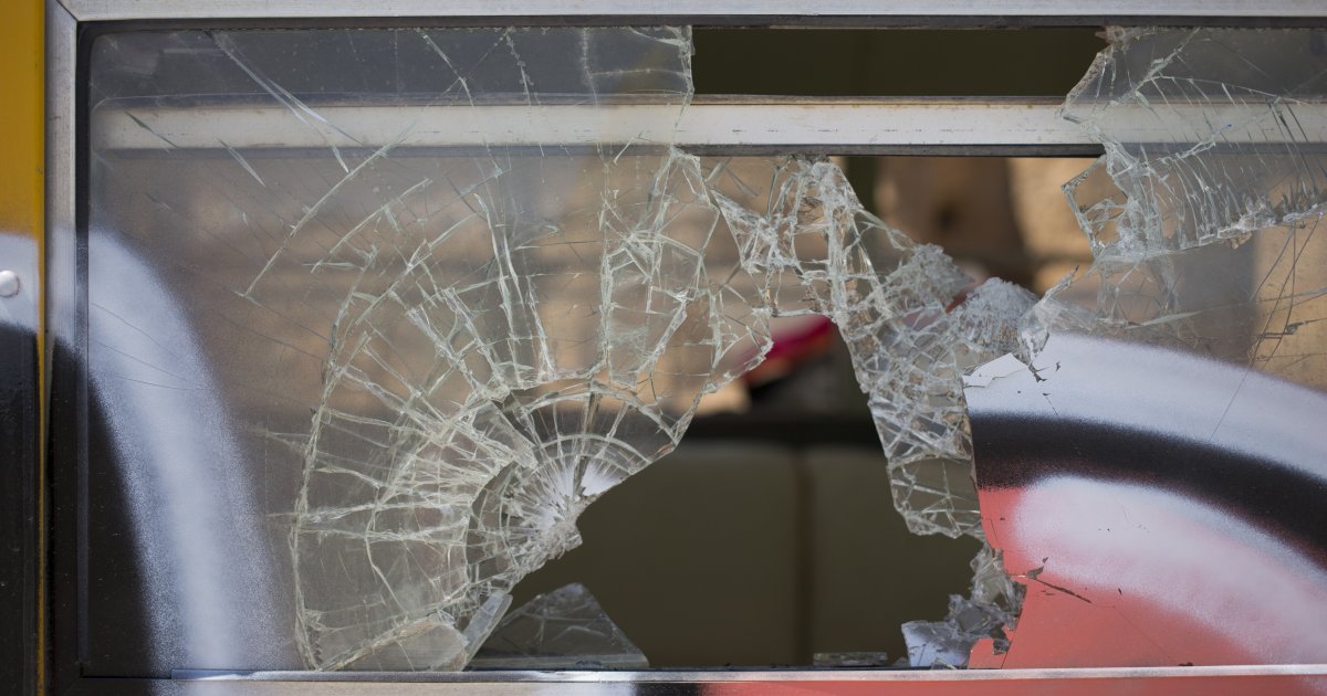 Prvi snimak sa mesta strašnog udesa u Nišu: Autobus uleteo među ljude na stanici - Vesti - Telegraf.rs