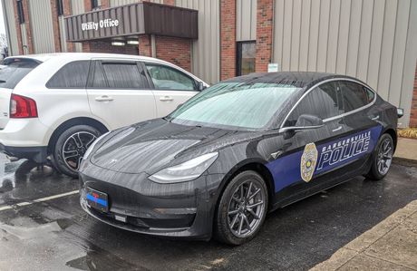 Tesla, policijski auto