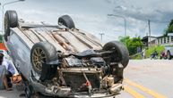 Stravična nesreća u Subotici: Automobil završio na krovu