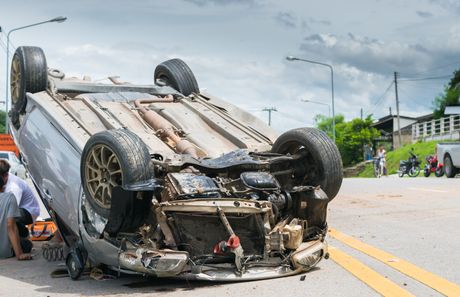 Prevrnut auto, automobil, samobracajna nesreca, saobracajka