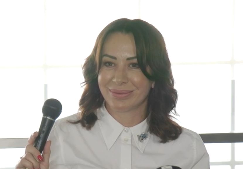 Niko ne može da veruje koliko godina ima! Romana proslavlja rođendan, svi u čudu zbog broja svećica na torti