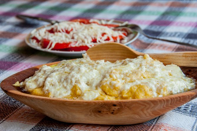 Kačamak salata doručak