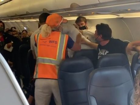 Tuča u avionu Tuča u avionu