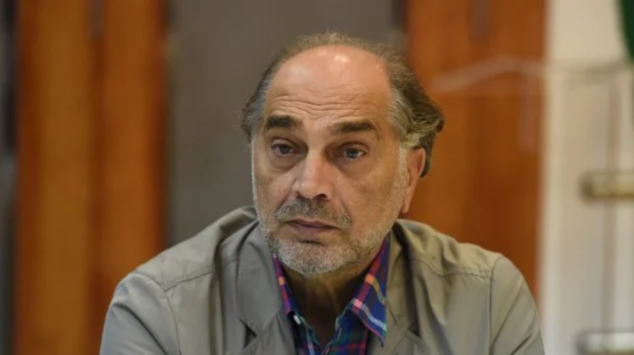 Voja Brajović pokazao kako se rasklanja sto u dve sekunde: Ova scena iz kultne serije izazvala je smehotres