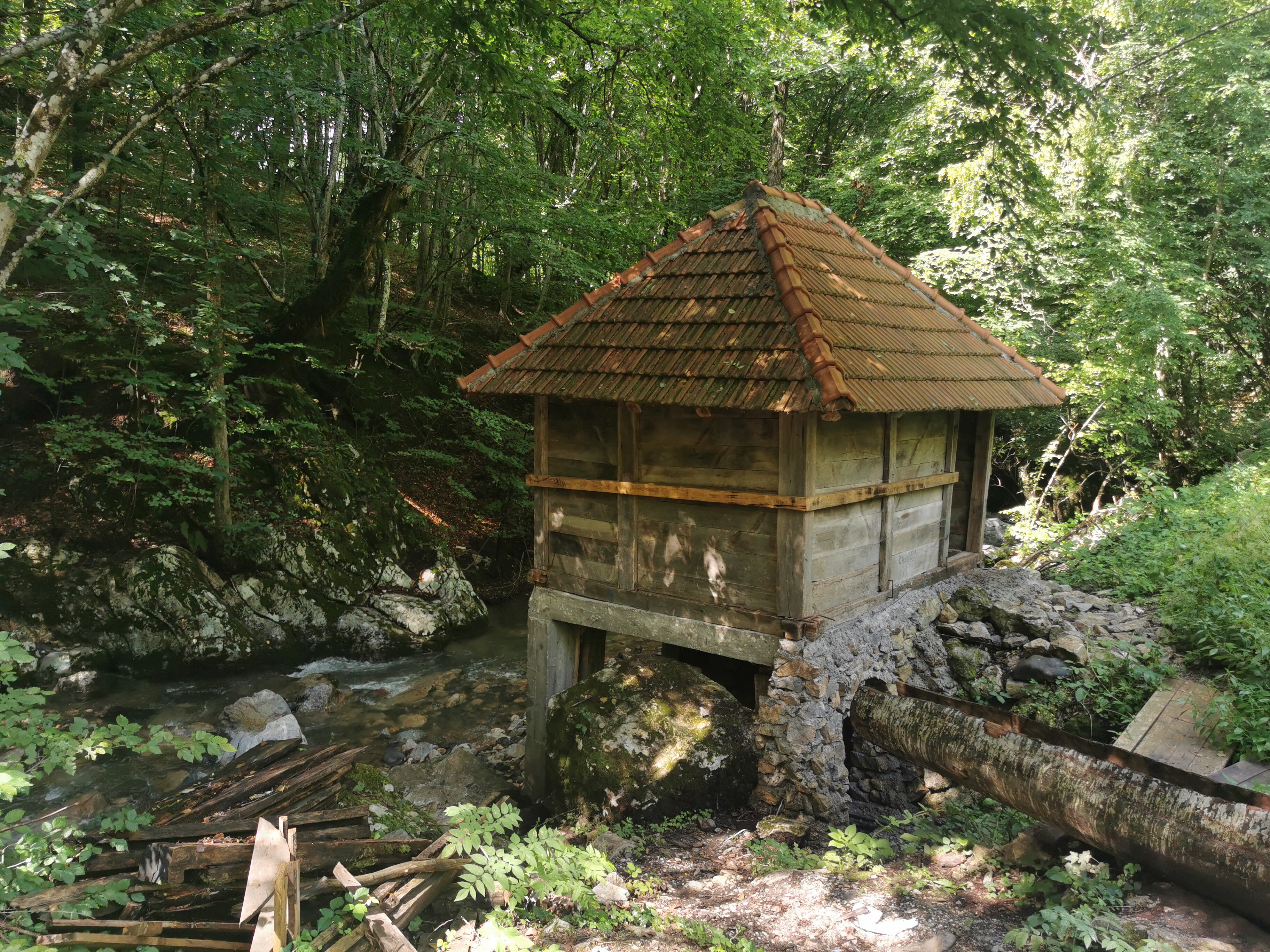 Zvuk mlina ponovo se čuje u Lasovu: Ivica obnovio porodično blago, oživeo staru vodenicu, a ovo je rekao