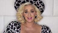 "Previše si ležala na stolu": Slavna pevačica na udaru nakon skandaloznih komentara na račun majke troje dece