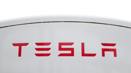 Tesla kompanija logo