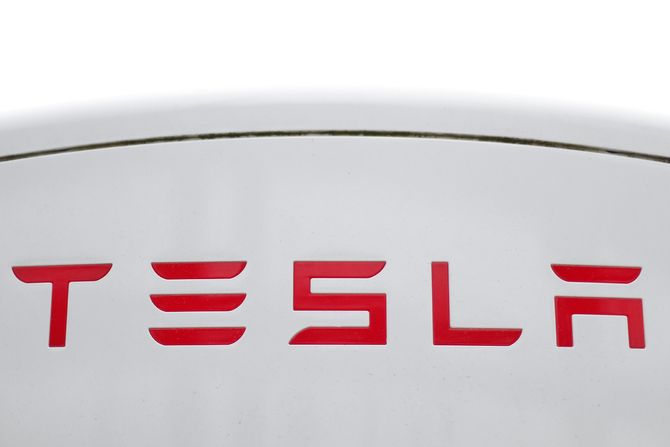 Tesla kompanija logo