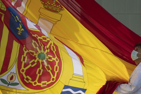 Španija zastava čovek maska