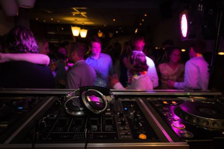 DJ žurka splav noćni izlazak, izlasci party