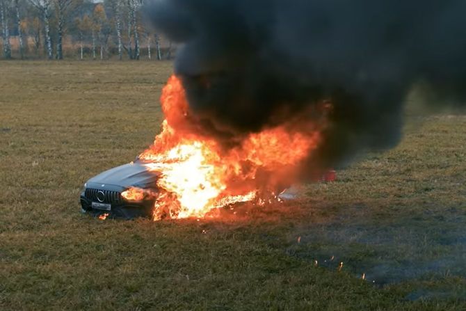 Rus spalio Mercedes Rus spalio Mercedes