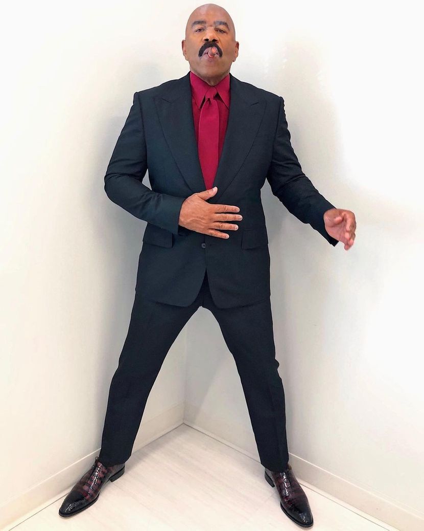 https://xdn.tf.rs/2020/10/26/steve-harvey-2-830x0.jpg