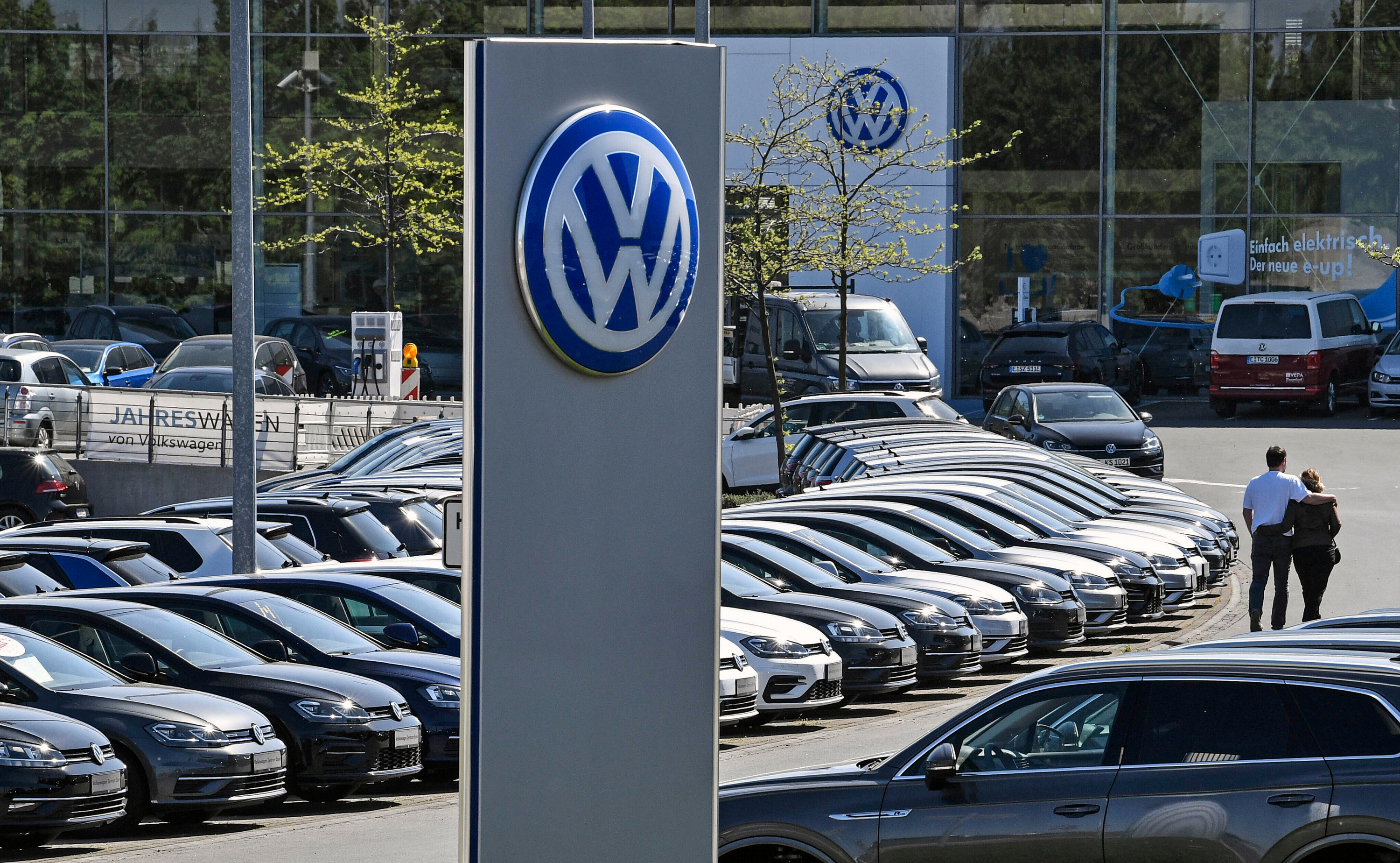 ČISTKA U VOLKSWAGENU! Ukidaju se čuveni modeli, Seat pred potpunim krajem, Audi takođe otpisuje...