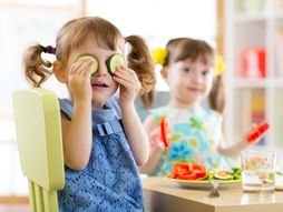 vrtić deca ishraha rucak jede dete