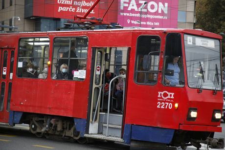 Tramvaj ljudi maske koronavirus Tramvaj ljudi maske koronavirus