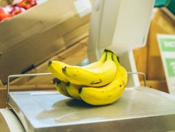 Banane, banana, prodavnica, piljara, cene voća, šifra šifre vaga merenje težine