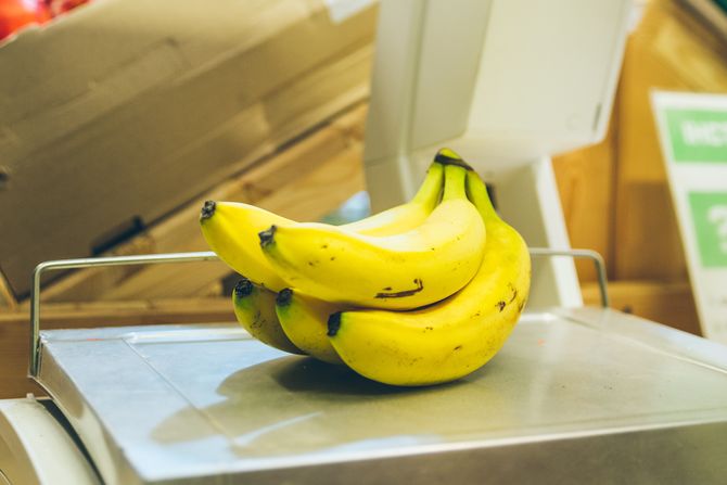 Banane, banana, prodavnica, piljara, cene voća, šifra šifre vaga merenje težine