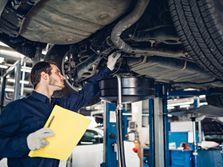 Majstor, auto, popravka, automehaničar, popravka automobila, tehnički pregled