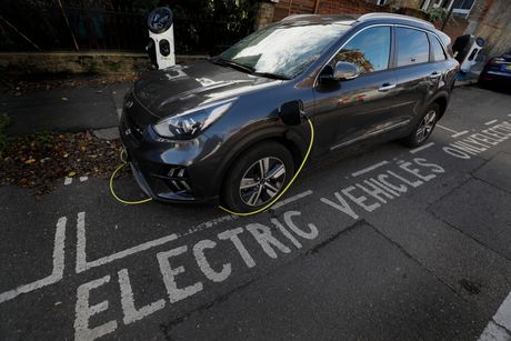Električna kola, priključak za punjenje napajanje Električna kola, priključak za punjenje napajanje