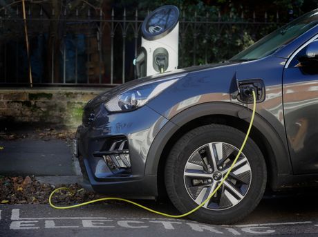 Električni automobil, priključak za punjenje napajanje, punjenje baterija