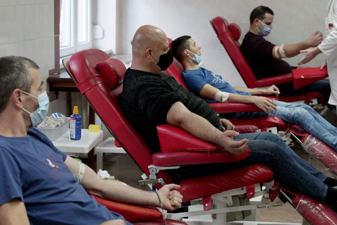 DAVAOCI KRV MED Dobrovoljni davaoci krvi, Institut za transfuziju krvi Srbije DAVAOCI KRV MED Dobrovoljni davaoci krvi, Institut za transfuziju krvi Srbije