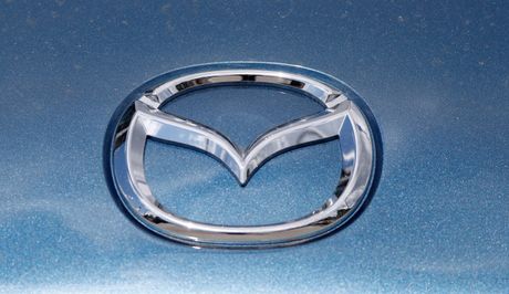 Mazda kompanija logo