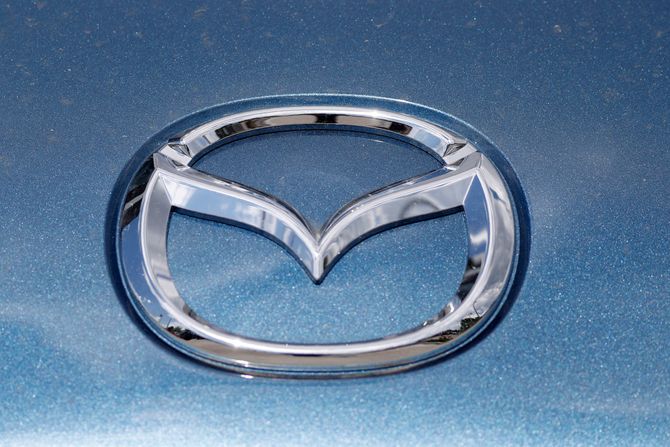 Mazda kompanija logo