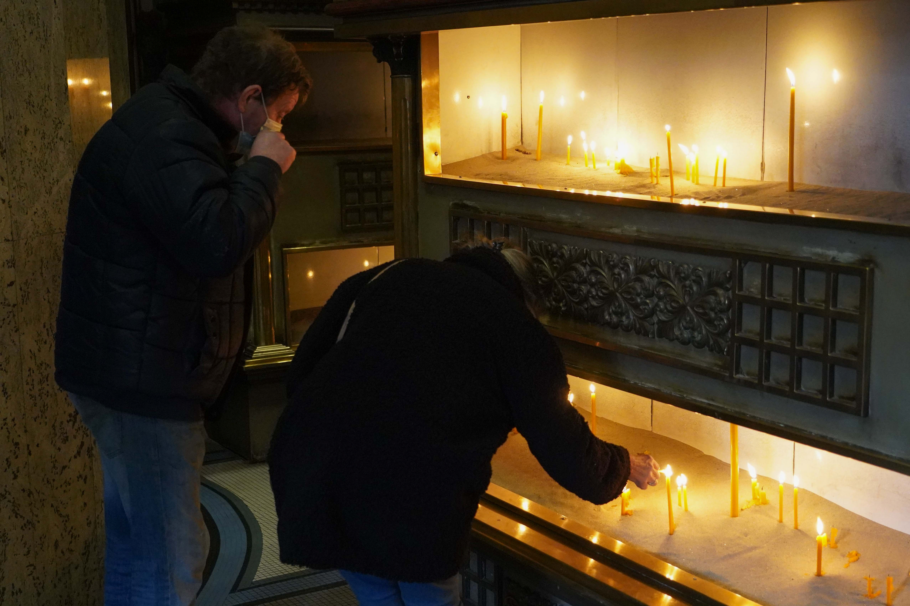 Svi palite sveće za žive i mrtve, ali zaoravljate ONU NAJVAŽNIJU: Otac Praščević skrenuo pažnju