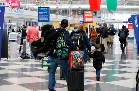 Ljudi putnici turisti putovanje aerodrom