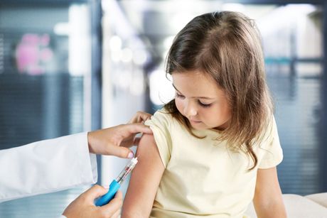 Dete devojčica vakcina