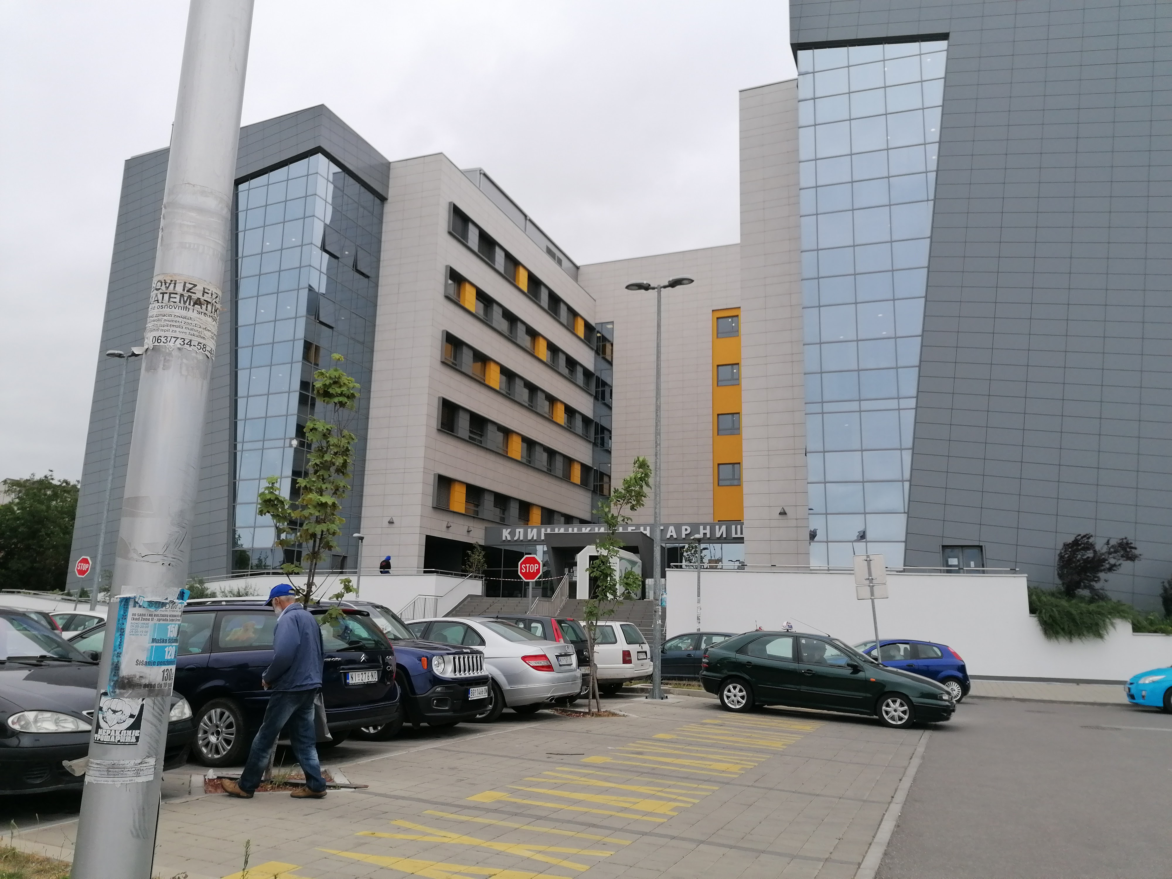 Muškarac pao sa zgrade u Prokuplju, hitno prebačen u UKC Niš