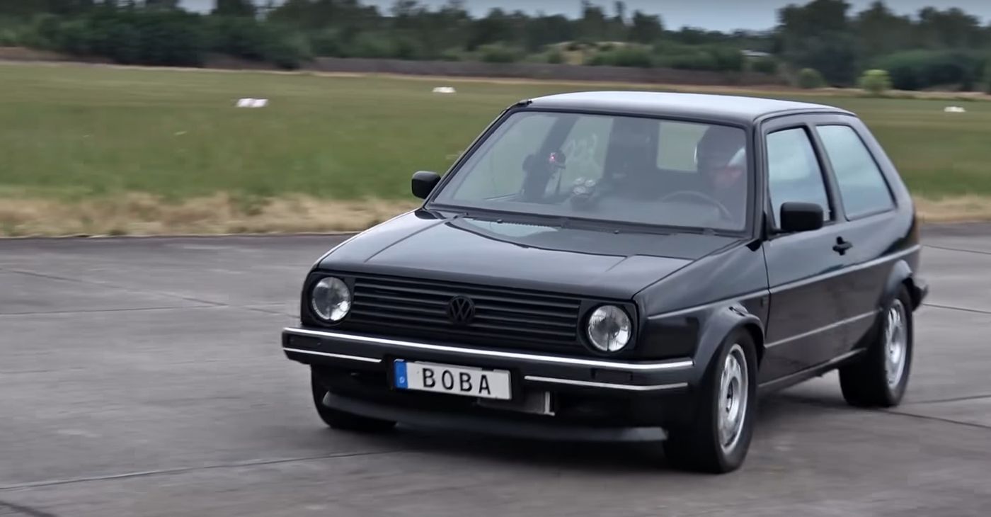 Obaraju svetski rekord: Njih 20 ušlo u Golf 2! Snimak je apsolutni HIT!