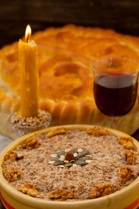 Slavski kolač, slava, vino, sveća Slavski kolač, slava, vino, sveća
