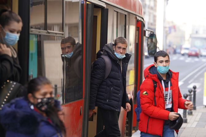 Tramvaj, maske, gradski saobraćaj