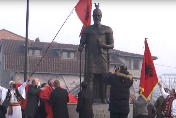 Statua Skenderbega u Prizrenu