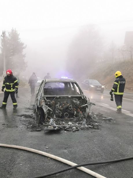Zapaljeni bmw na putu, Užice Zapaljeni bmw na putu, Užice