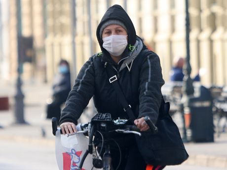 Novi SAD MASKE NOSENJE na otvorenom, maska, kovid, korona virus Novi SAD MASKE NOSENJE na otvorenom, maska, kovid, korona virus