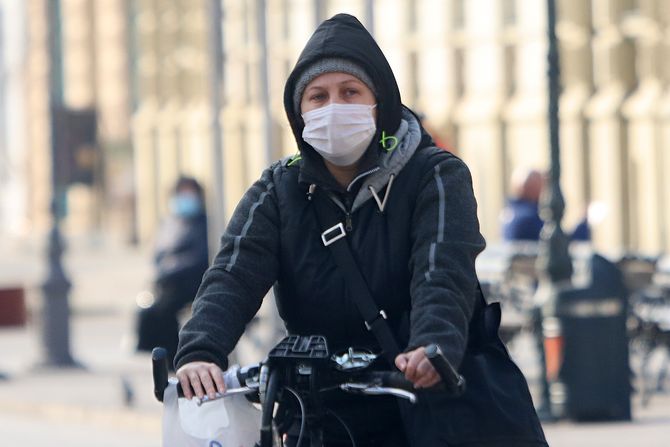 Novi SAD MASKE NOSENJE na otvorenom, maska, kovid, korona virus Novi SAD MASKE NOSENJE na otvorenom, maska, kovid, korona virus