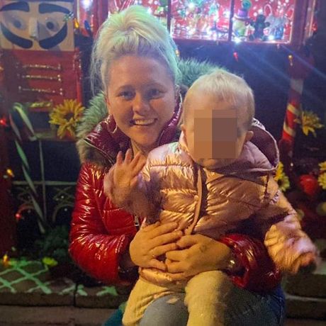 Levi Connell, probusila bebi usi Levi Connell, probusila bebi usi